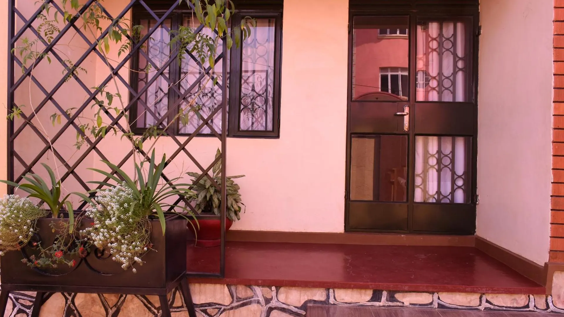Carmella Exquisite Home K Rd Kampala Apartman